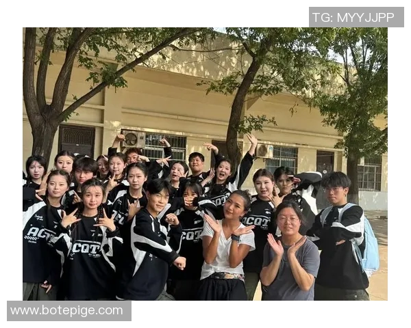 成都街舞队如何通过团队协作提升舞技与默契的探索与实践 成都街舞队如何通过团队协作提升舞技与默契的探索与实践