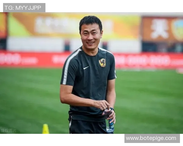 足球明星徐弘亲笔签名珍藏品揭幕引发球迷热议与追捧 足球明星徐弘亲笔签名珍藏品揭幕引发球迷热议与追捧