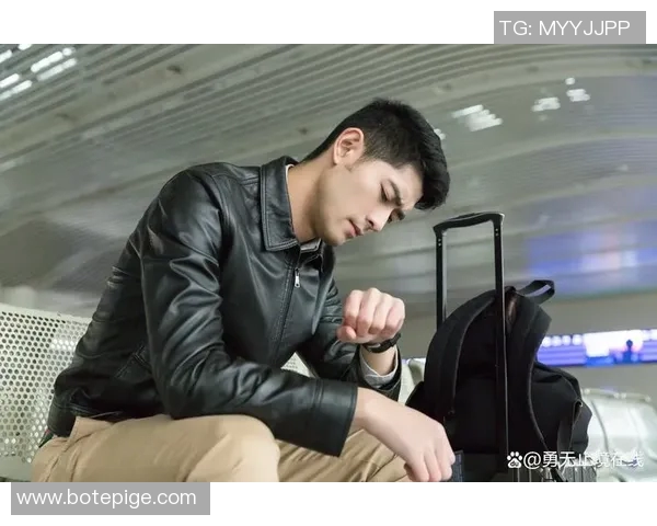 足球明星骑电动车出行引热议环保时尚新风尚引领潮流 足球明星骑电动车出行引热议环保时尚新风尚引领潮流